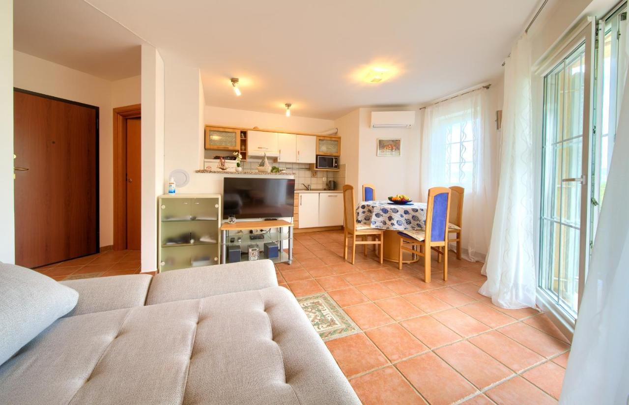 Apartment Camellia ヴァンタシチ エクステリア 写真
