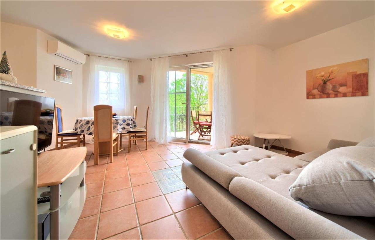 Apartment Camellia ヴァンタシチ エクステリア 写真